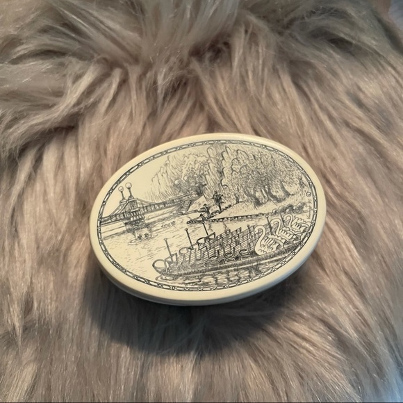 SOLD Vintage jewelry / trinket box with velvet lining - Picture 6 of 9